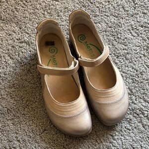 Naot “Kirei” Mary Jane Flats